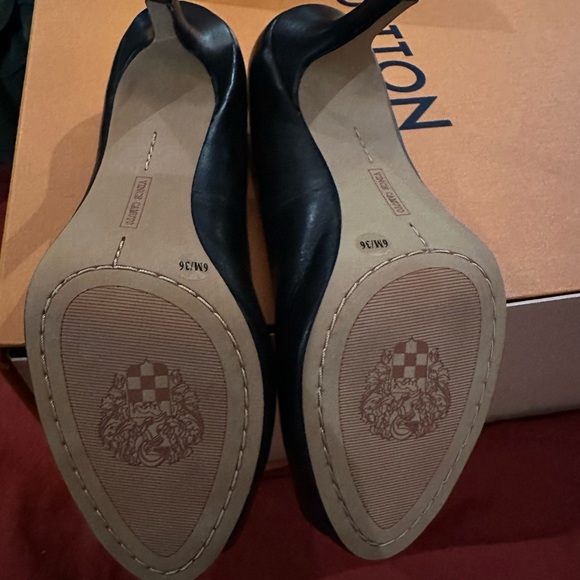Vince Camuto peep toe black heels. Sixe 6 and Comfortable - Picture 4 of 6